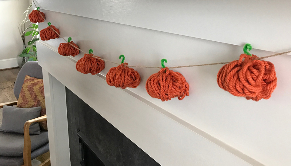 yarn pumpkin garland